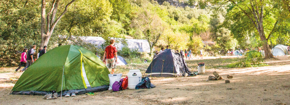 tentes plantée au bivouac